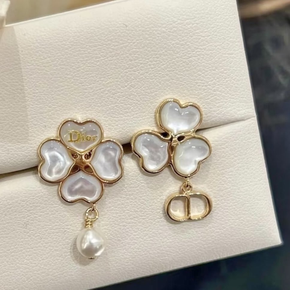 26moon_'s tweet image. สวยมากกกกกก ss26 ออกของได้ถูกต้องมากก ทั้ง lucky ทั้ง sparky 🥹🍀✨✨✨ ของมันต้องมีมาก