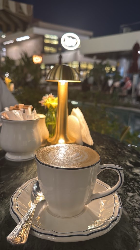 تعّال صافح بالحشا لهفه الشوق
ترى المواصل بيَن الاحباب جنه