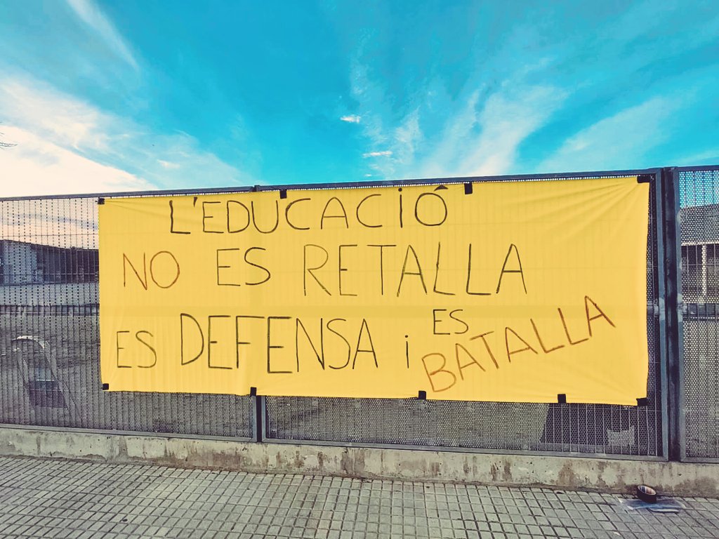 Cap d'estudis on fire (m'agrada fer classe) tweet media