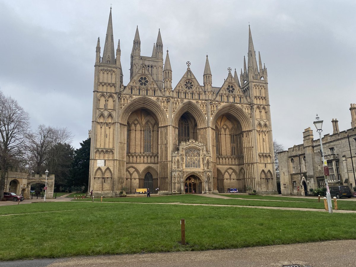 __ItzJason's tweet image. Great day out visiting a friend! I got these bad boy VHS finds! #exploring #vhs #dayout