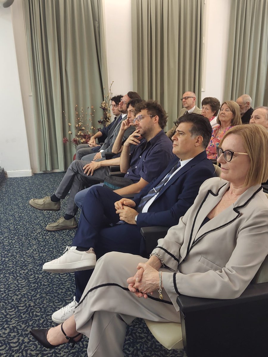 Academia Argentina de Letras tweet media