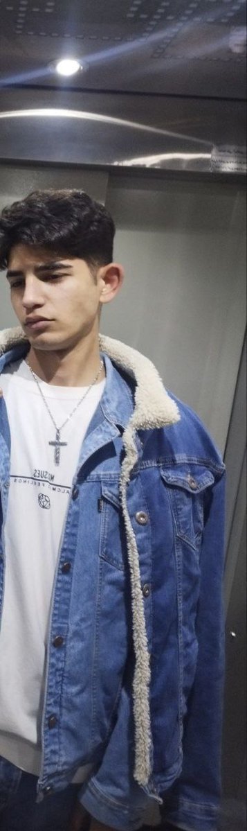 دریافتی: #سهیل_جلیل‌زاده ۱۸ ساله از مشهد
از عصر سه‌شنبه ۱۴ بهمن که رفته بیرون برنگشته خونه و تو بازداشت به سر می‌بره. لطفا اسمش رو پخش کنید، هشتگش کنید تا می‌تونید. لطفا صداش باشید.
#بازداشت_غیرقانونی