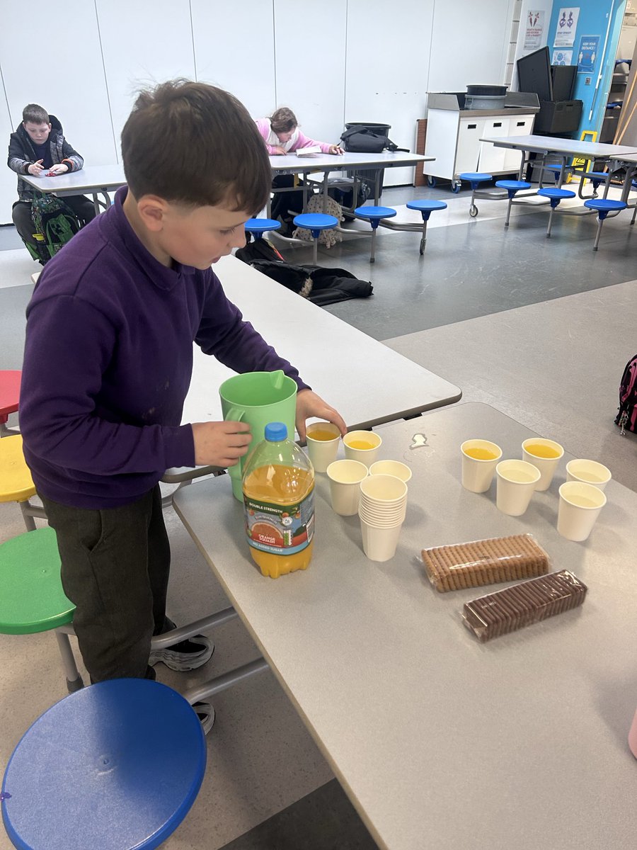 AitkenbarPS's tweet photo. This week at homework club we covered fractions, time, handwriting and spelling 😮💨 This P5 helper supported organising a snack too! 👍 #homeworkclub #ambitious https://t.co/PGh1RO7rzJ