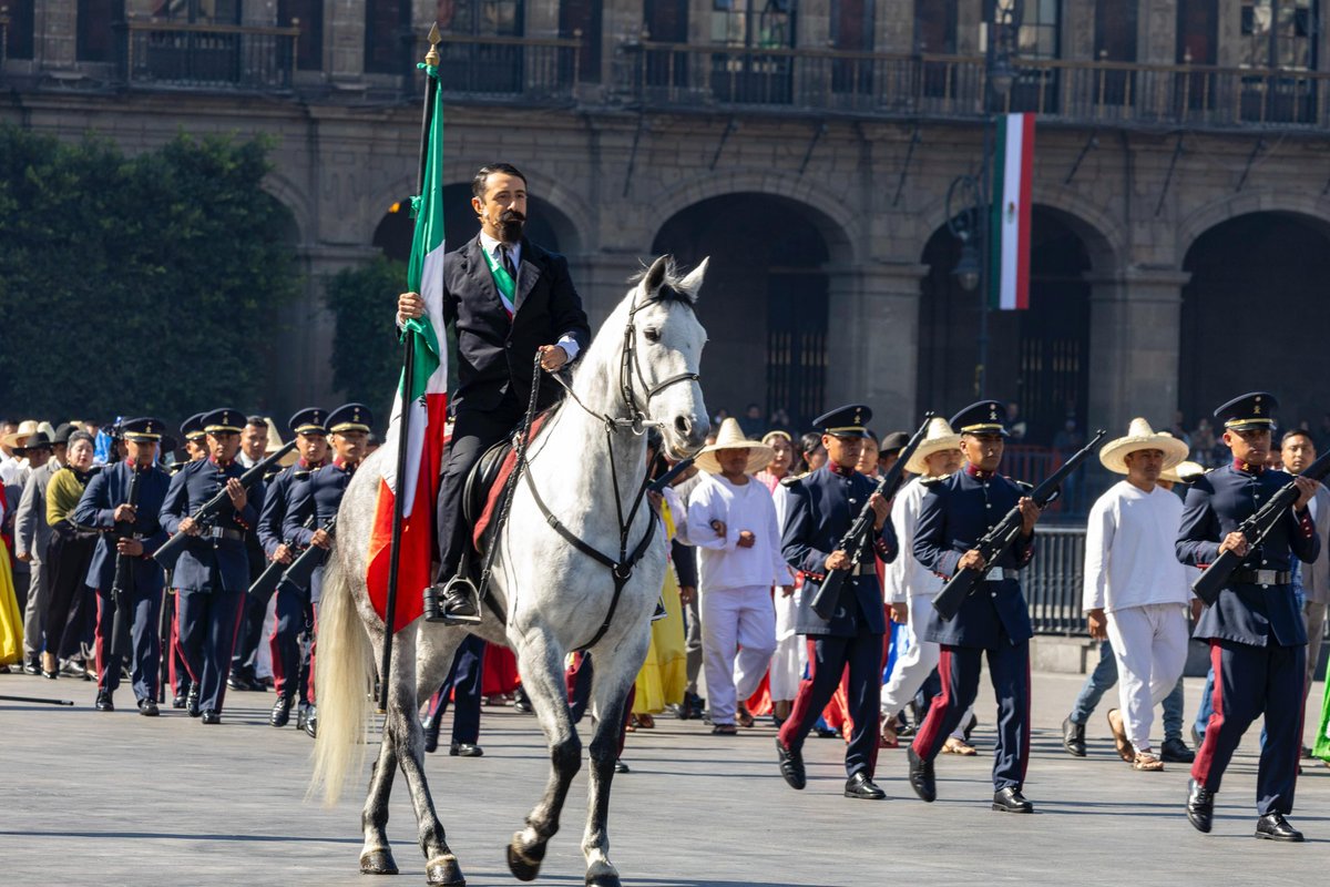 rosaicela_'s tweet photo. La Presidenta @Claudiashein encabezó la conmemoración del 113 aniversario de la #MarchaDeLaLealtad, hecho histórico que nos recuerda la importancia de permanecer leales a la Constitución, al orden democrático y a la nación. 🇲🇽 @Defensamx1 @AlmiranteSrio @LauraI_Castillo @Kenialopezr @HugoAguilarOrti @ClaraBrugadaM