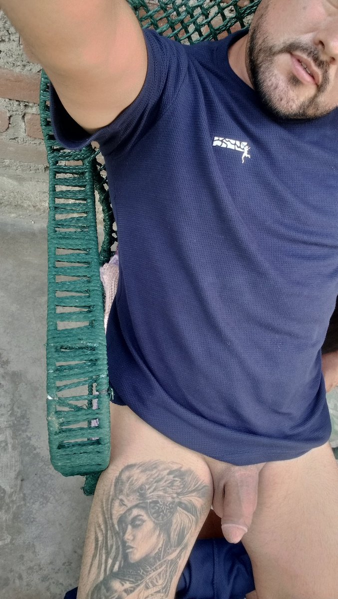 Sacando el pájaro a tomar sol.
Una boquita que lo humecte 🤪