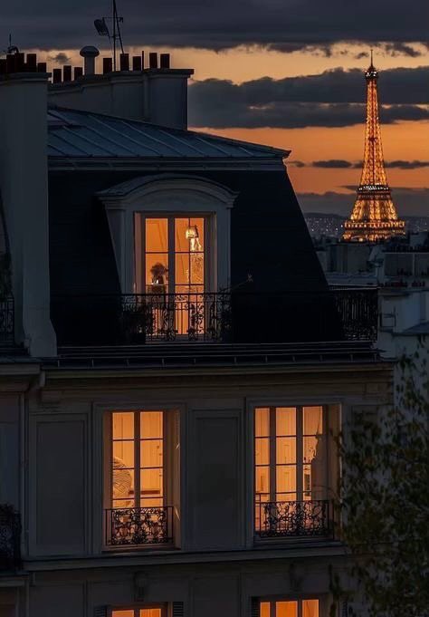 pamvonhadder's tweet photo. parisian nights 🇫🇷 https://t.co/qxjdAd7le5