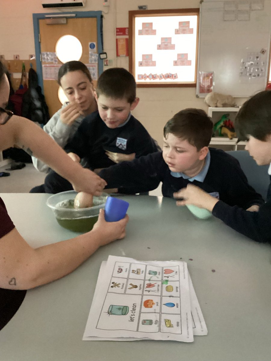 AbbotsLeaSchool's tweet image. USA class had a blast learning about personal hygiene today! 🧼🐾 Students cleaned gloop off animals and explored the importance of handwashing through a fun experiment. 💧✋ #LearningThroughPlay #HealthyHabits