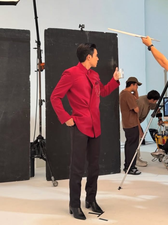 ฮีเปนดาราจริงๆอะสุดหล่อมาก