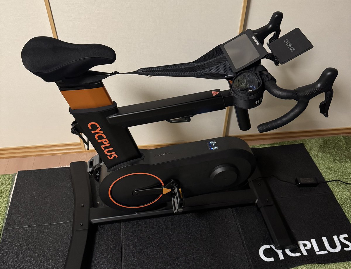 ken67370823's tweet photo. CYCPLUS T7が来て1か月、毎日ZWIFTをしてますが、とても快適です。リビングの隅にちょこんと置けるコンパクトさと、夜でもギリ使える程度の音量感なので、今のところたいへん満足してます。
#cycplus https://t.co/P6xca1mmun