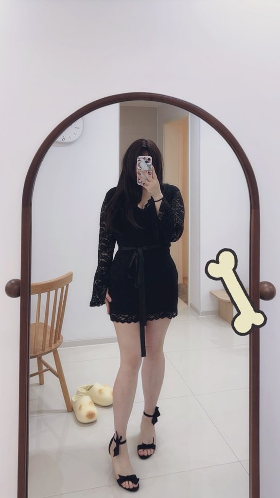 Li09050606's tweet photo. 腿粗到怀疑人生 ´ᯅ` #iiii #四爱 #蹲狗 https://t.co/8CMx8UMjxv