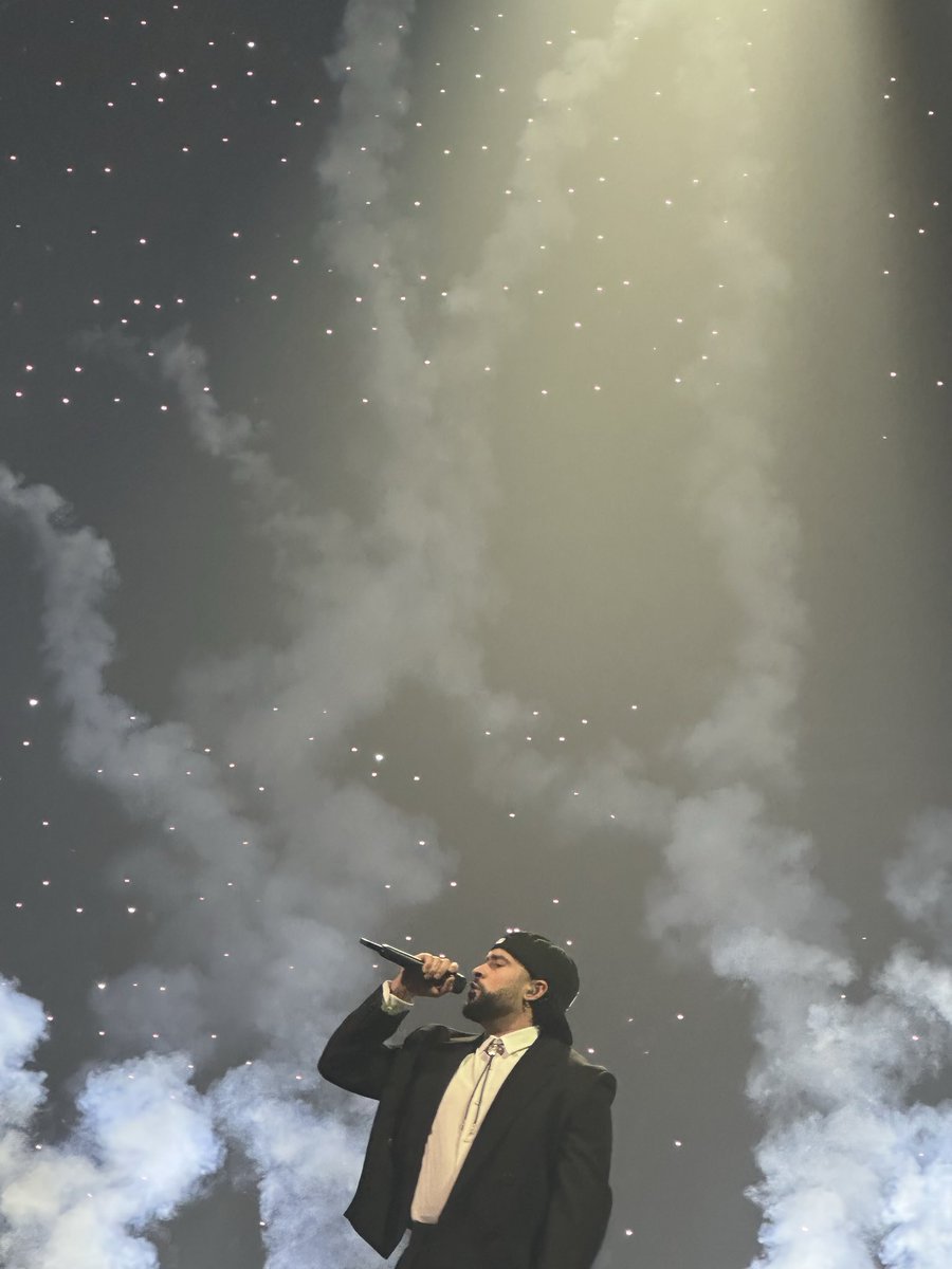 DanielRod1206's tweet photo. En el 2024 fui a un concierto de ban bunny aquí en #estadosunidos y tome algunas fotos de #babbunny que creo que valen la pena enseñarles el día de hoy luego de que haya hecho historia en el #SuperBowlHalftime https://t.co/BwYeIcsRoW