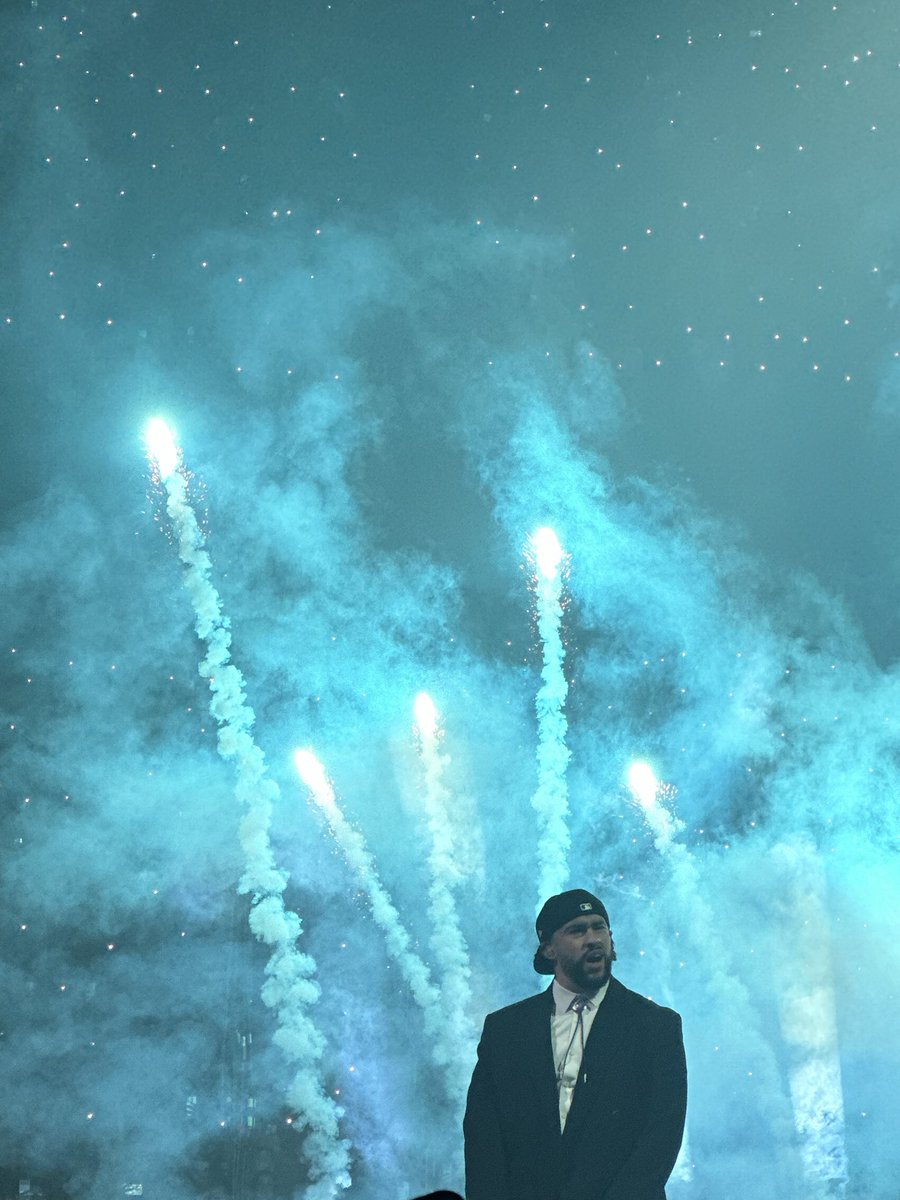 DanielRod1206's tweet photo. En el 2024 fui a un concierto de ban bunny aquí en #estadosunidos y tome algunas fotos de #babbunny que creo que valen la pena enseñarles el día de hoy luego de que haya hecho historia en el #SuperBowlHalftime https://t.co/BwYeIcsRoW