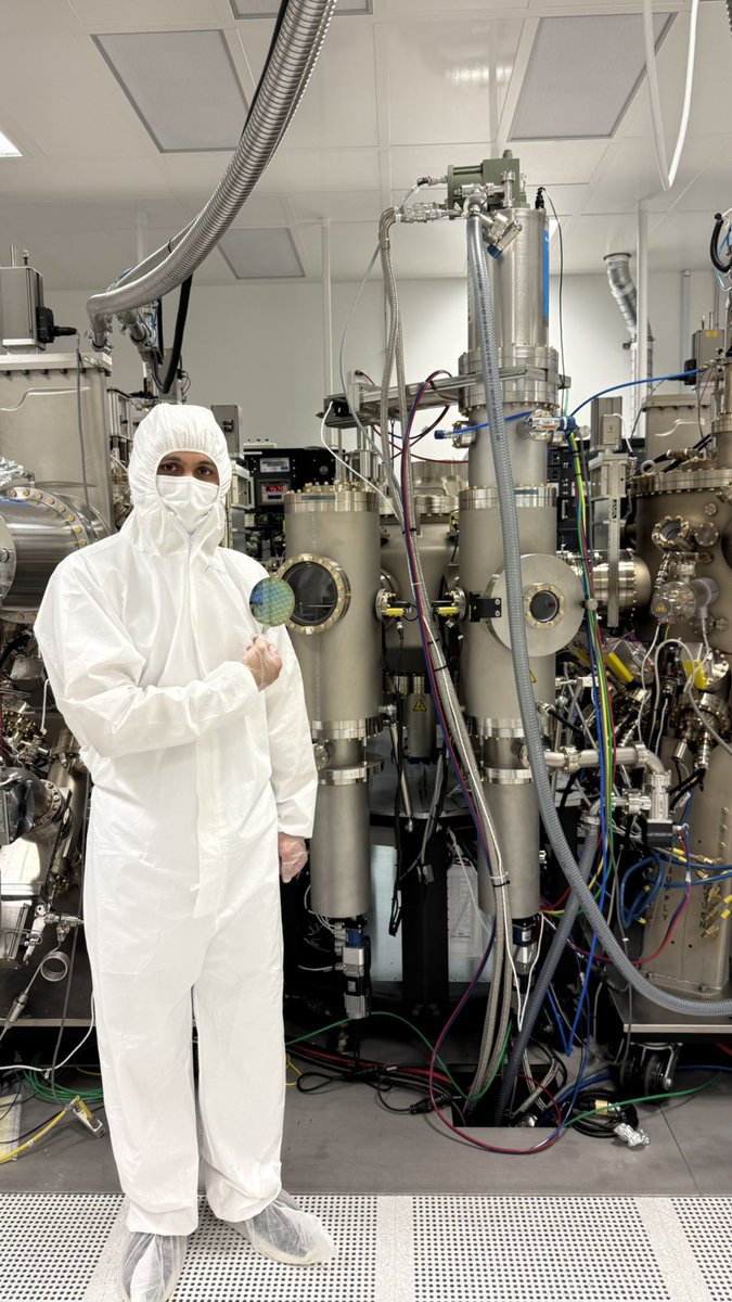 MjeedM1's tweet image. آخر يوم من مرحلة التصنيع للرقائق الإلكترونية في مدينة الملك عبدالعزيز للعلوم والتقنية .. فخر🇸🇦
#Semiconductors