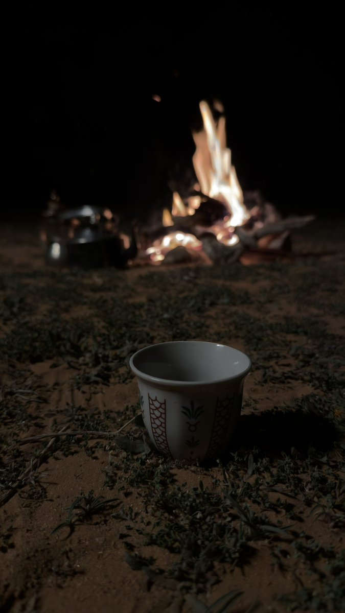 e15rr's tweet photo. من ساعة لساعة و من ديرة لديرة
يجوْل قلبي و حبك فيه متجوّل

والله ما أرضى البدايل فيك و الخيرة
لو العوض فيك رزقٍ كثره "يْهوّل"

—سلطان الحوالي . https://t.co/iLdEgl1Xwb