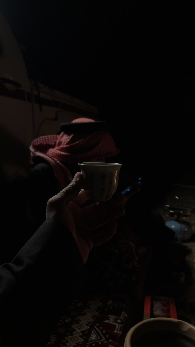 e15rr's tweet photo. من ساعة لساعة و من ديرة لديرة
يجوْل قلبي و حبك فيه متجوّل

والله ما أرضى البدايل فيك و الخيرة
لو العوض فيك رزقٍ كثره "يْهوّل"

—سلطان الحوالي . https://t.co/iLdEgl1Xwb