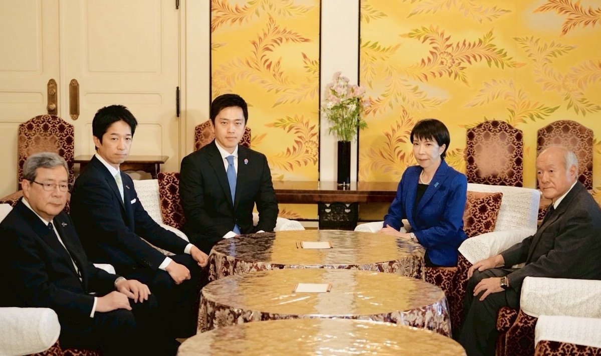 hiroyoshimura's tweet image. 本日、高市総理と党首会談を行いました。
今回の選挙を踏まえ、連立政権を維持、強化して政策実現を目指すこと、連立合意書の内容である12本の矢、50の政策を実行、実現することを改めて確認しました。
維新は連立政権のアクセル役です。
エンジン、推進力です。
公約実行、実現を目指します。