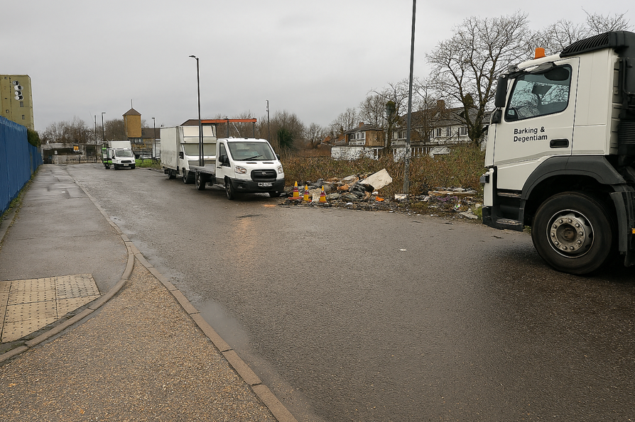 lbbdcouncil's tweet photo. ‼️24 tonne fly-tip cleared on Knightsbridge Road‼️
A giant fly-tip on Knightsbridge Road, Barking was cleared this weekend - it was so big our teams needed a skip lorry, JCB AND grab lorry to remove it.
We’re clearing it, enforcing it, and working for a #CleanerBD https://t.co/Veuaad21Bw