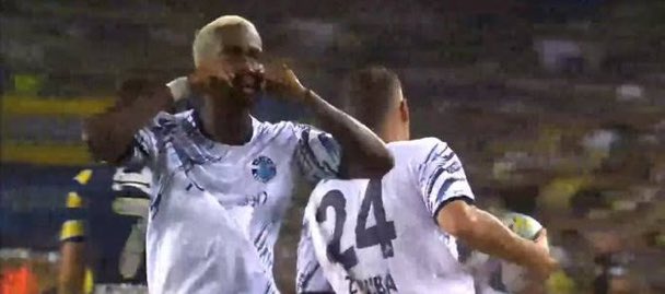 skor farketmez ağabey akşam tribünlere şundan çekip tüm stadı aşşağı indirmeni istiyoruz