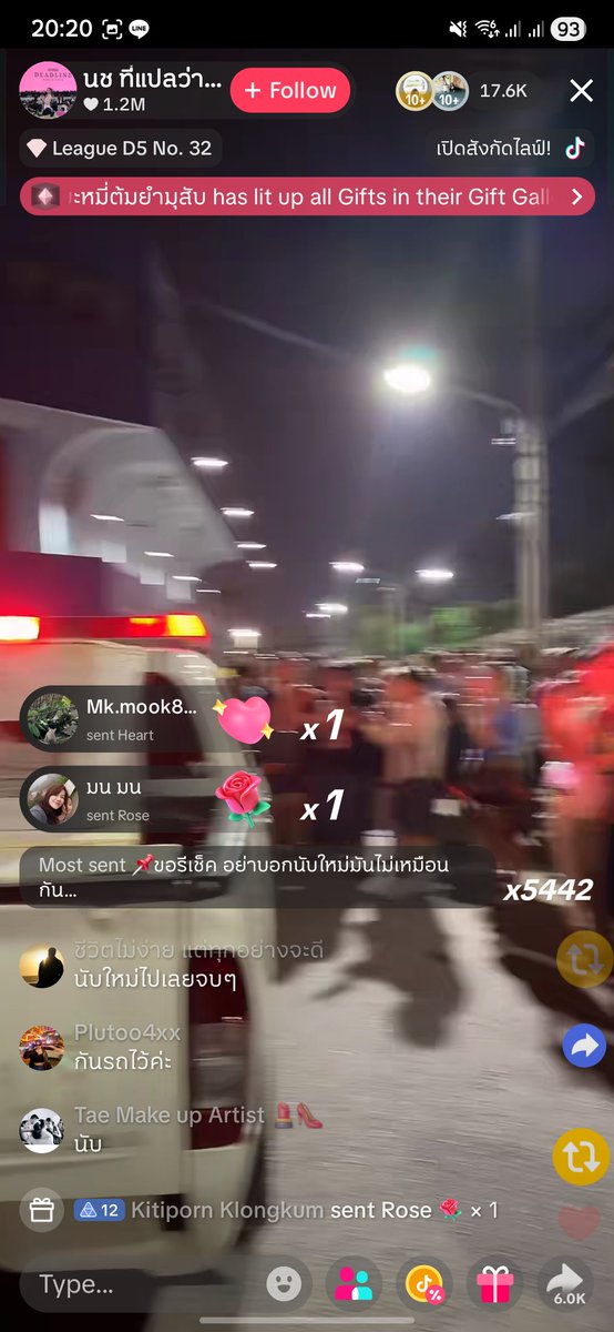 iannnnn's tweet image. ชลบุรี ชาวบ้านล้อมรถขนหีบคะแนนที่กำลังขนย้าย หีบไม่ได้ซีลปิดด้วย
vt.tiktok.com/ZS9Jk43G8wCnp-…