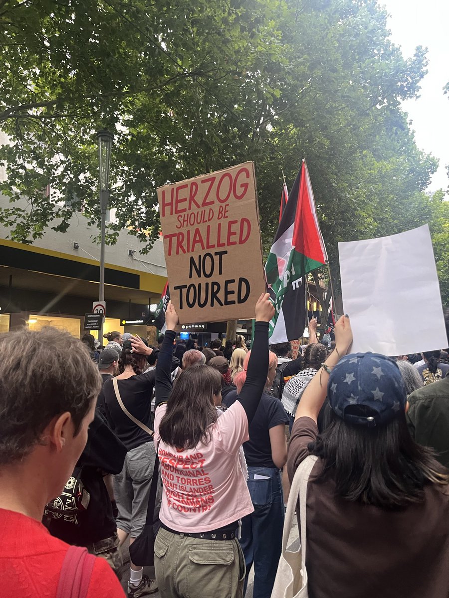 Catherine Hartung tweet media