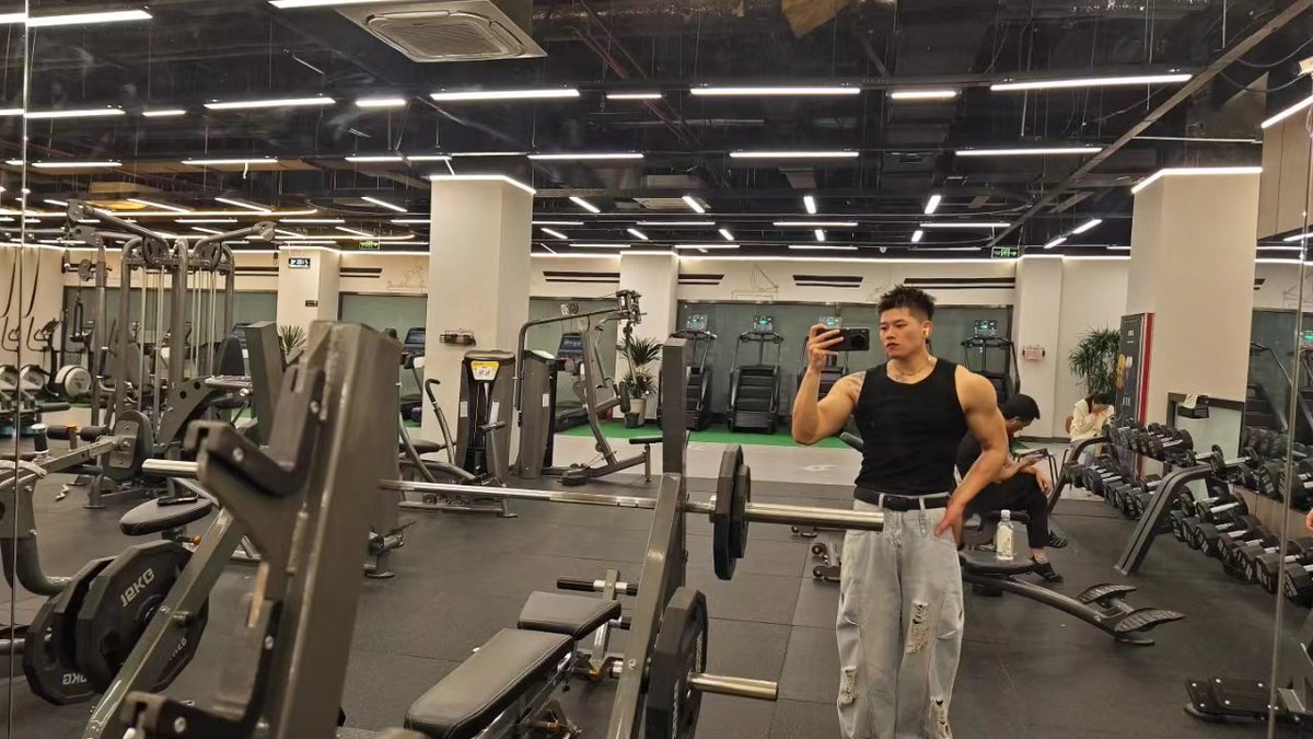 阿罗教练 「180 78 10」

🔝肌肉线条好 #胸肌饱满 情绪价值 健身教练
🚄北上广 成都杭州西安厦门武汉 可全国授课