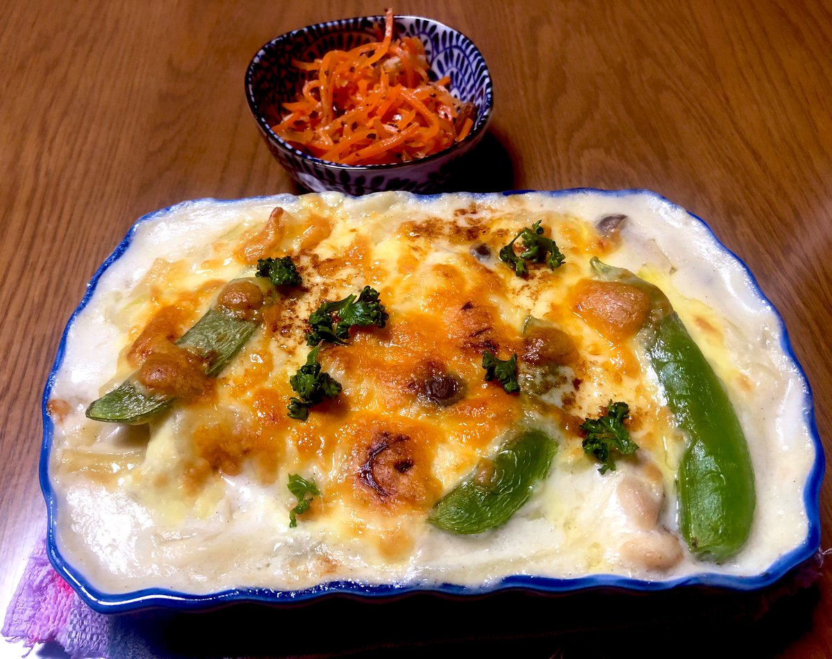 皆で遊び夜はグラタン焼いて食べた。平日に休んでくれるの優しない？！ラブ。ガーデンズではうさぎが箱に刺さってたよ。前はなんか可愛い気もするけど後ろ姿怖いね。