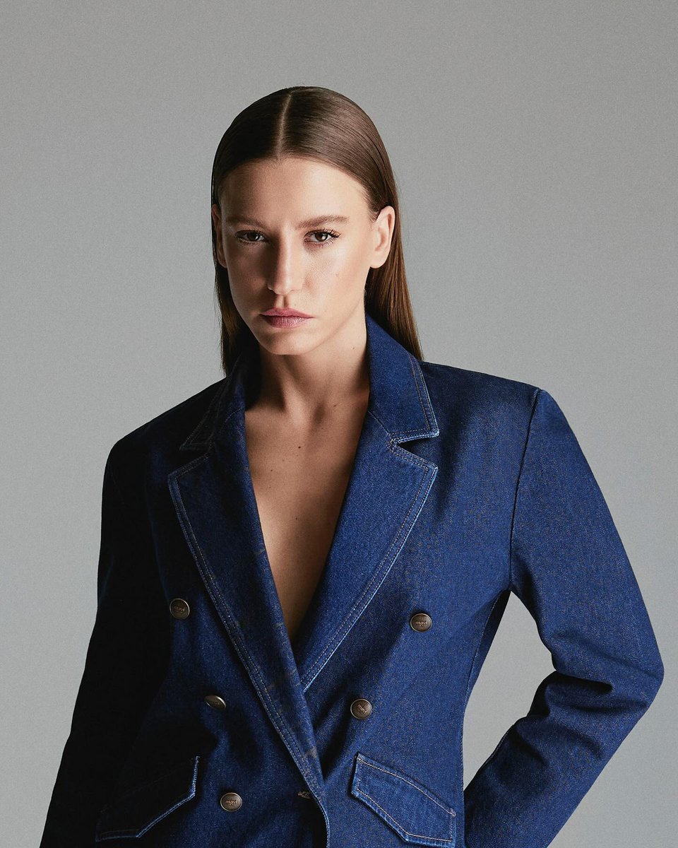 Serenay Sarıkaya’dan bağımsız film geliyor; "Sevdiğim İnsanlar"
🔷Serenay Sarıkaya’nın “Çok heyecanlıyım” dediği yeni filmiyle ilgili detaylar ortaya çıkmaya başladı. Sarıkaya’nın başrolünü oynayacağı bağımsız filmin yönetmeni “Ölü Mevsim” filmiyle tanınan Doğuş Algün…