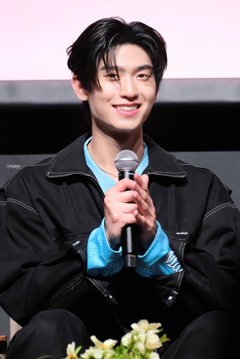 jibjeab's tweet image. “โลกภายนอกวุ่นวายแค่ไหน
ตรงนี้ยังอบอุ่นเสมอ”
#thomaskong #โทมัสก้อง 
#tthomastc #kongjiro