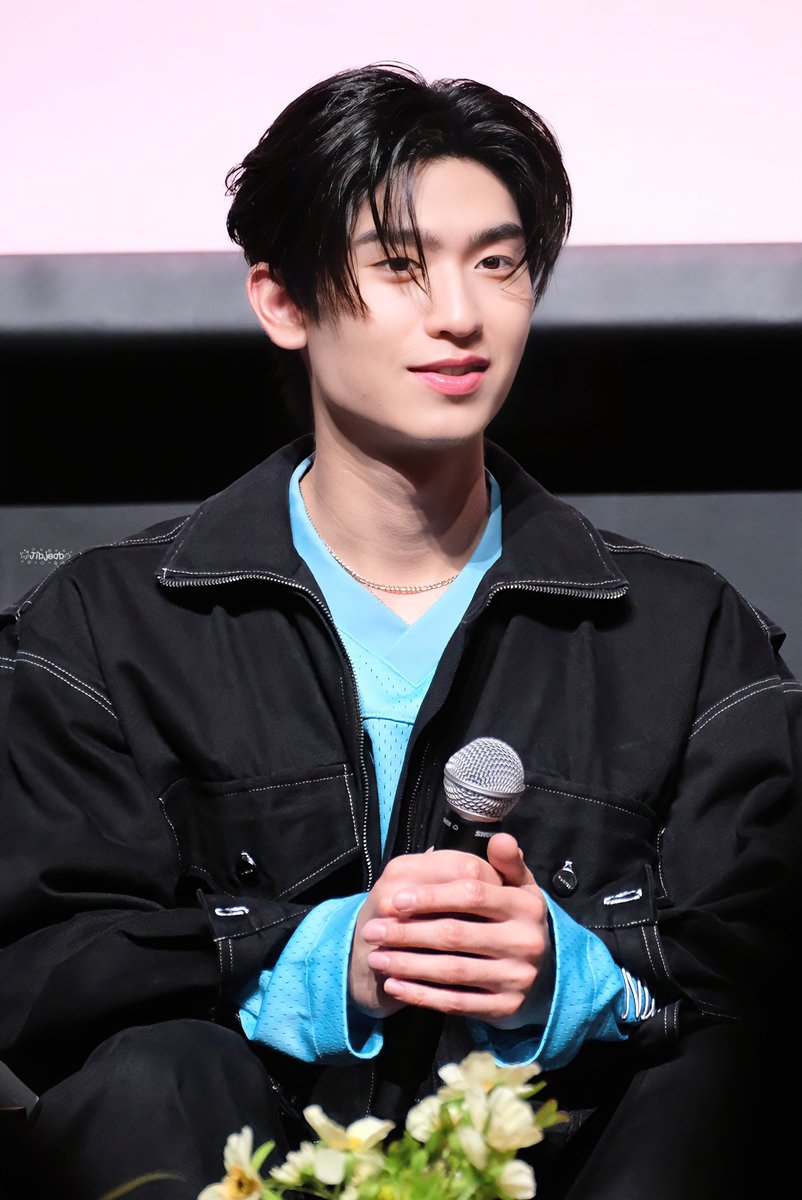 jibjeab's tweet image. “โลกภายนอกวุ่นวายแค่ไหน
ตรงนี้ยังอบอุ่นเสมอ”
#thomaskong #โทมัสก้อง 
#tthomastc #kongjiro