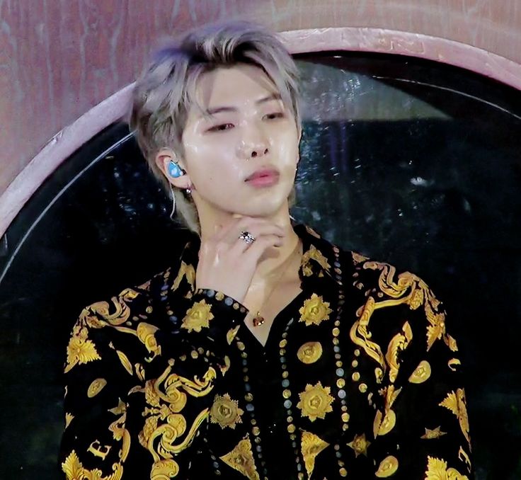 Last time Namjoon had silver hair, he was a absolute menace, WE ARE NOT READY!!!