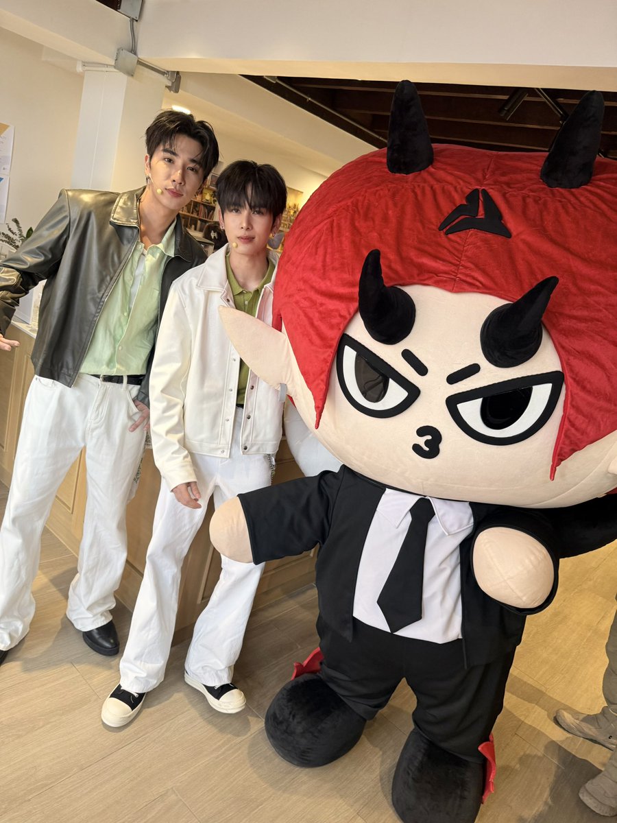 domiia_GMMTV's tweet image. ขอบคุน @OPPOThailand ทิหั้ยมาวิ่งเล่นกะแด๊ดกะป๊า บ้านเรามันเท่ฉุด หนุกมากกเล้ยยฮ๊าฟ 🔥 
#Reno15SeriesTHxPerthSanta
#Reno15SeriesTHxDOMIIA