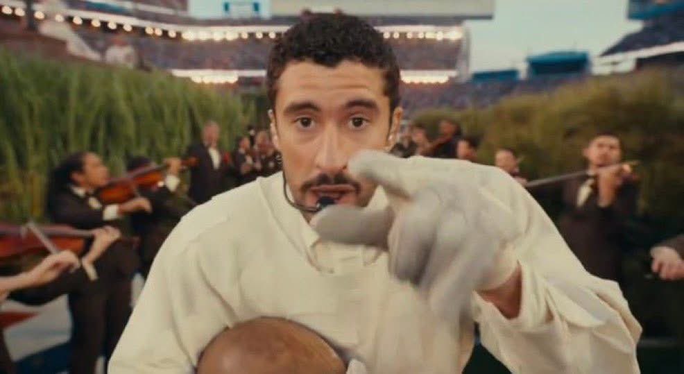 gio__palace's tweet image. Me when bad bunny pointed at the camera