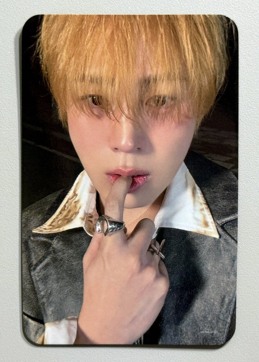 어뜨케 입에 손가락 물고 
이런 유죄셀카를 찍을 생각을 했을까 
너무 고마우시다….///