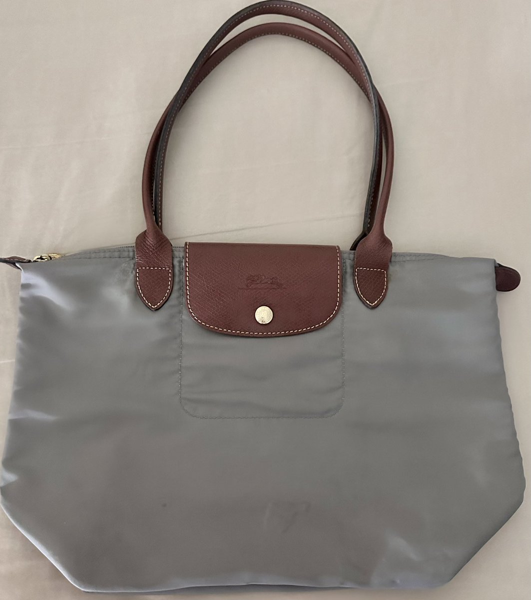 suffyused's tweet photo. 🔒Long Champ S long (steel)
Price: 690 free shipping 🍪(ราคาเทคับ)
แท้100% สีน่ารักมากค่ะ
มีตำหนิ พองค่ะ(ขอดูเพิ่มเติมได้คับ) 🙇🏻‍♀️
#ส่งต่อlongchamp #longchampthailand #ส่งต่อเสื้อผ้ามือสอง #ส่งต่อกระเป๋ามือสอง  #ส่งต่อแบรนด์เนม #longchampมือสอง https://t.co/V2Tn1OjL7u
