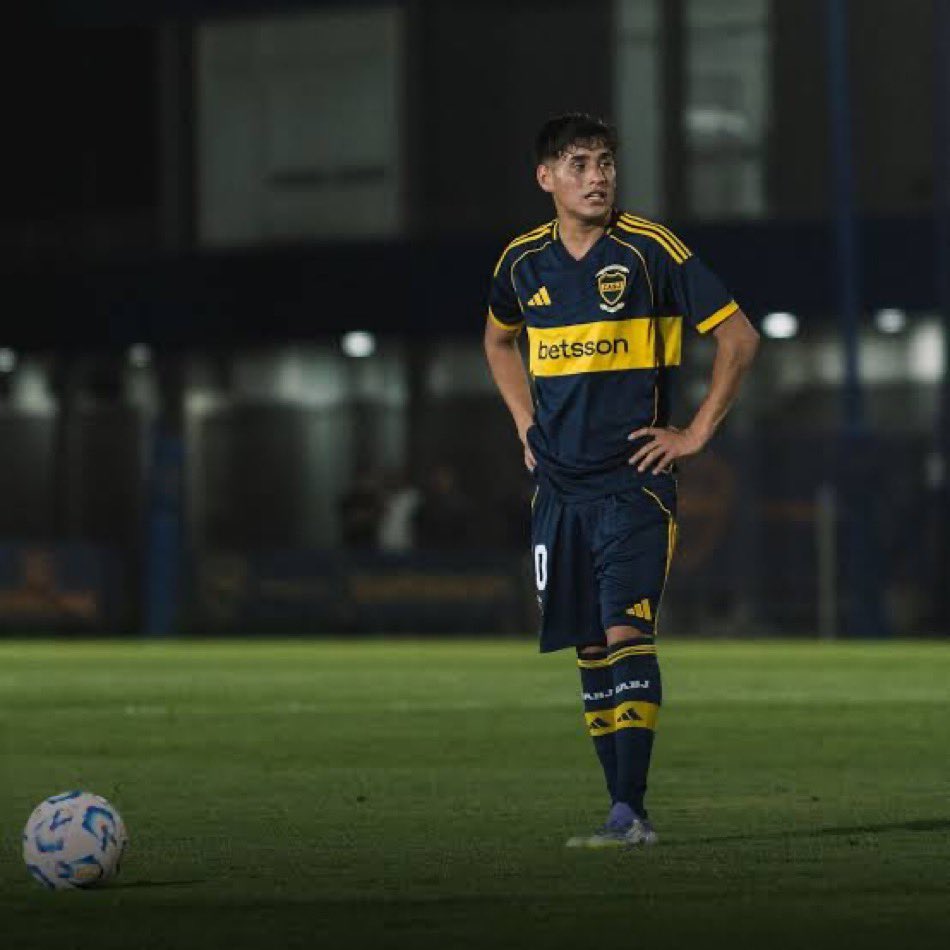 Volvió a aparecer el Boca q va “a ver q pasa” con tres números “5” confundiéndose, alternando posición y un Ascacibar d espaldas. Lo desacomodan muy simple, con un gol. Faltó fútbol y algo + d actitud en alguno, la q tuvo Aranda 2007, q una vez + entra con el partido en contra..