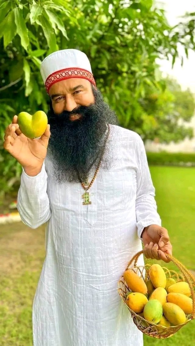 InsanHiman32785's tweet image. चॉकलेट सी मिठास है
      आपके हर एक बोल में...☺🍫
गुरु पापा, सुकून मिलता है
    आपकी ही ओट में.. 🫂💓
ज़िंदगी की हर कड़वाहट मिट जाती है पल में,
जब आपका साया होता है मेरे हर एक कल में...🌍☺🌸✨❤🙇🏽‍♀️ #GuruPapa #ChocolateDay #SaintDrMSG