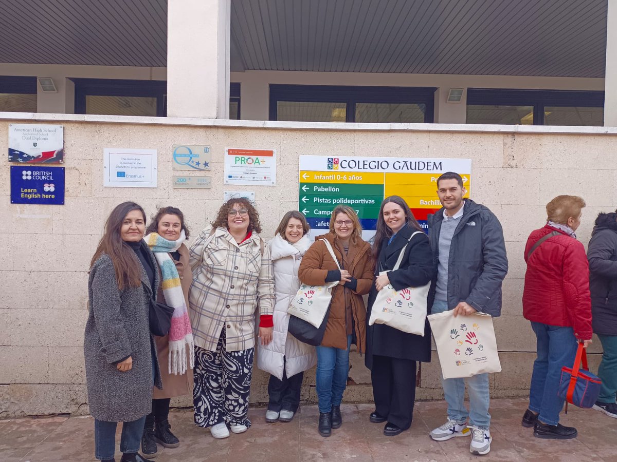 La semana pasada pudimos visitar dos centros referentes en educación bilingüe, lengua de signos y lengua oral, de la Comunidad de Madrid: el Colegio Ponce de León y el Colegio Gaudem. Agradecemos a ambos su cálida acogida y el permitirnos conocer de cerca su trabajo