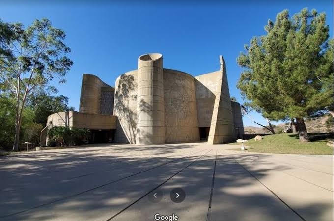 🏛️Umur 30, bahkan hampir 35, tapi belum punya rumah. Apakah kita kebanyakan ngopi &amp;  beli matcha? 🏛️

Ya Tidak
alasannya sederhana saja. struktur ekonomi kita ga memungkinkan buat kita punya rumah. 

Mari kita lihat, lanskap Kepemilikan Rumah &amp; Populasi Muda Indonesia (Usia 21-35