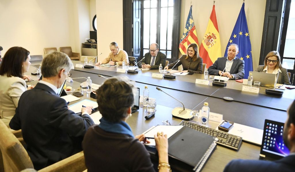 AjuntamentVLC's tweet image. 🌿 El Parc de Desembocadura a #Natzaret està cada dia més prop de ser una realitat!

🖊️ Signem un conveni amb @AutPortValencia perquè el projecte  d'enjardinament i urbanització es licite enguany. 

🙌 Així #València tindrà amb una zona verda de més de 100.000 m² que tancarà el