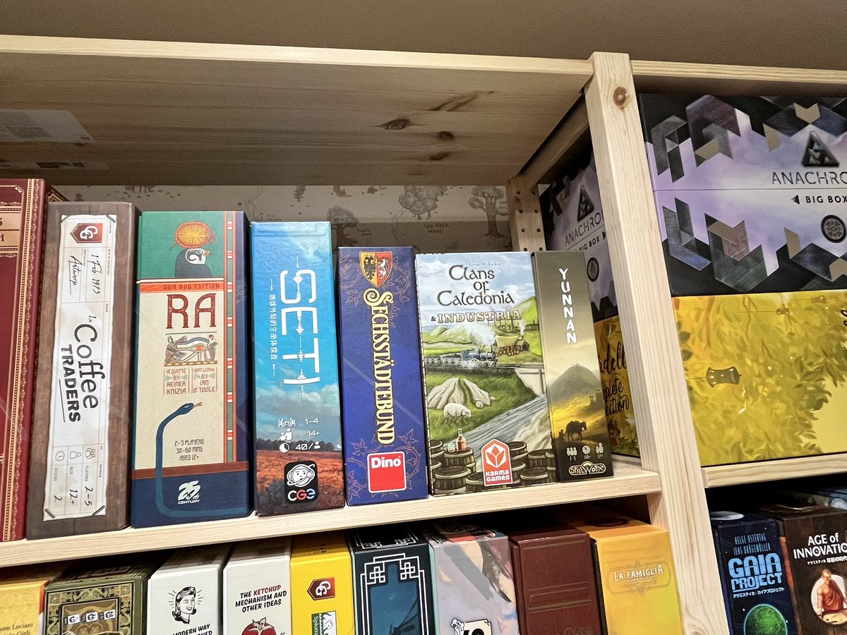 この微妙なサイズのボドゲたち、どこに置けばいいか一生悩む