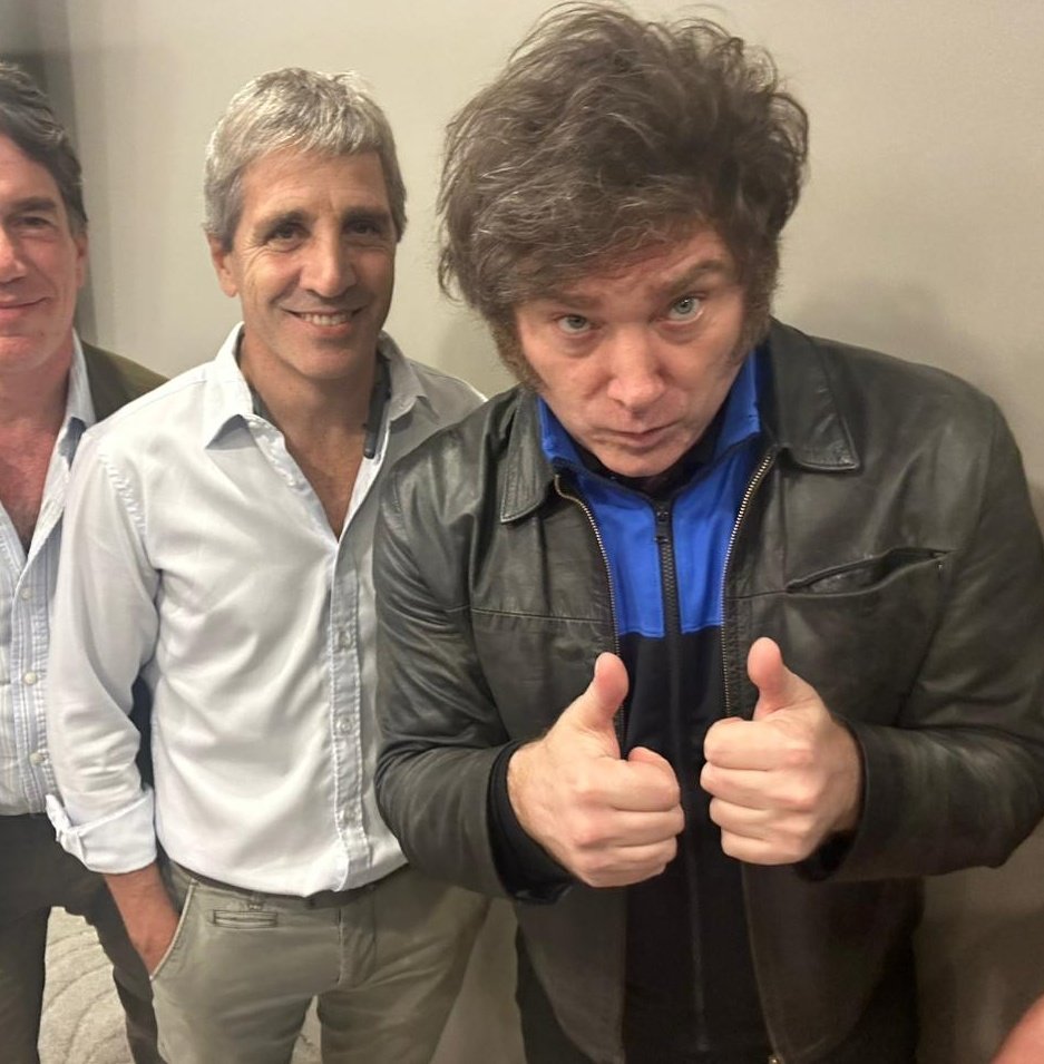 "AUMENTA 31%"

Porque el boleto de los colectivos del AMBA que dependen del gobierno nacional aumentan 31% a partir de la semana próxima