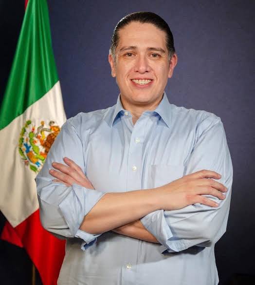 FarroRobot's tweet image. El alcalde panista de la Benito Juárez en la CDMX salió igual de tranza que el de Morena en Tequila pero en tono azul, ojalá termine igual.