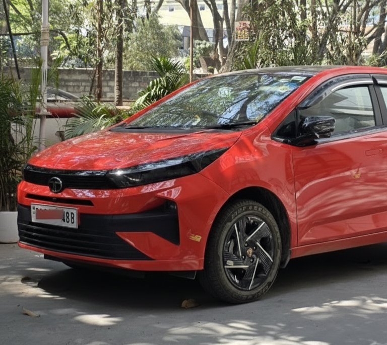 kgangwar18's tweet photo. Hey @volklub 
Got an Altroz DCA in this awesome color. Totally loving the design.
Thanks for the suggestion.
Felt like the right choice over other hatchbacks for 80/20 city/highway use. https://t.co/ABo2gxp3Ng