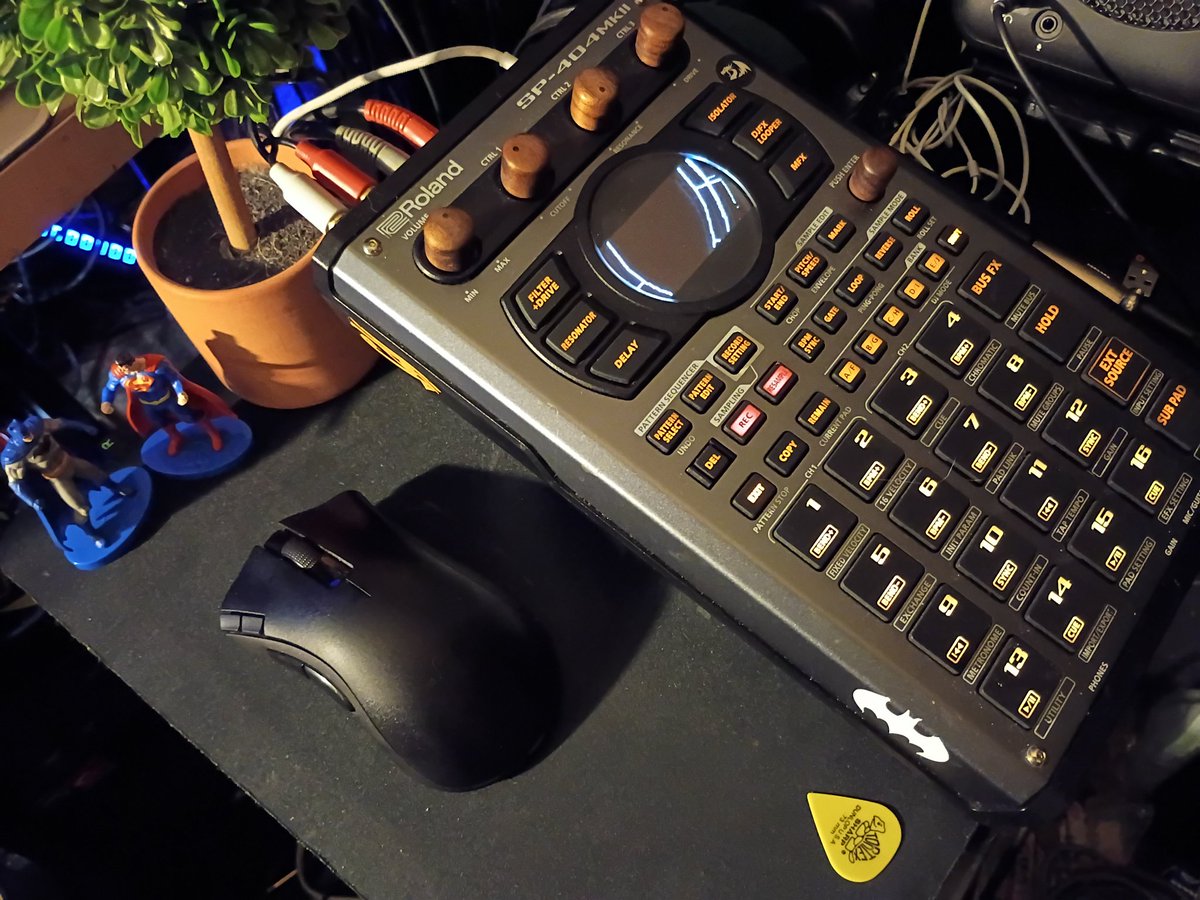 GODinTheWax tweet media