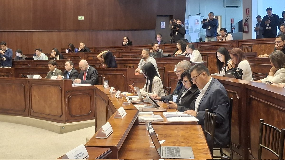 XavierLassoM's tweet image. #NoboaEsGodoy

Una jornada más en el juicio político a Mario Godoy. La Comisión de Fiscalización declaró la sesión en reserva para que el presidente de la Judicatura presente una prueba de descargo proporcionada por el Ministerio del Interior con carácter confidencial. 

Una vez…