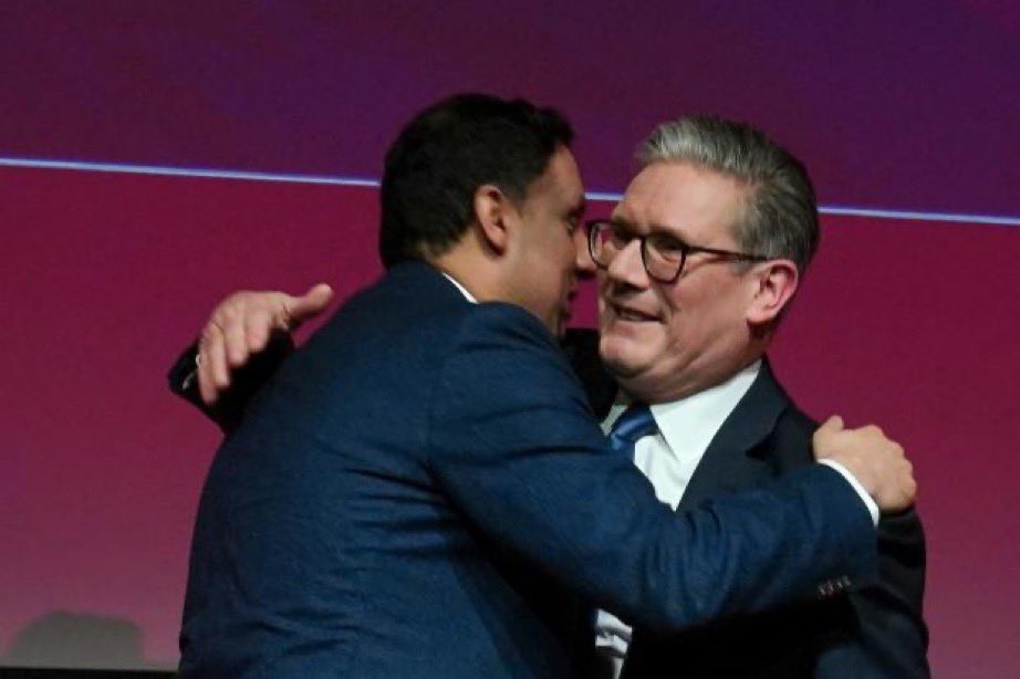 GauciReports's tweet image. 🚨BREAKING: Scottish Labour leader Anas Sarwar is set to call for Keir Starmer to RESIGN as PM in emergency press conference at 2:30pm!  

Labour imploding from within amid Mandelson-Epstein fallout. Starmer's days numbered?  

#StarmerOut