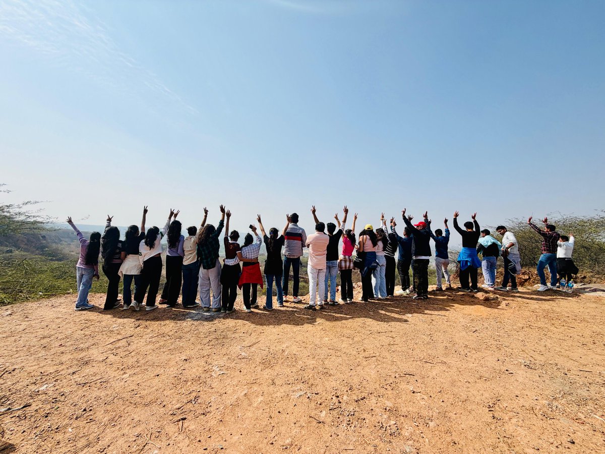 jiya_9006's tweet image. Not just training, but real memories ✨
So lucky to work with people who feel like family 💙
This Leopard Trail trek with @Ecoconnect_512 was truly special⛰️.
Grateful for these moments and this journey 💚
#TeamBonding #EcoFamily
 #GoodTimes #EcoconnectLife