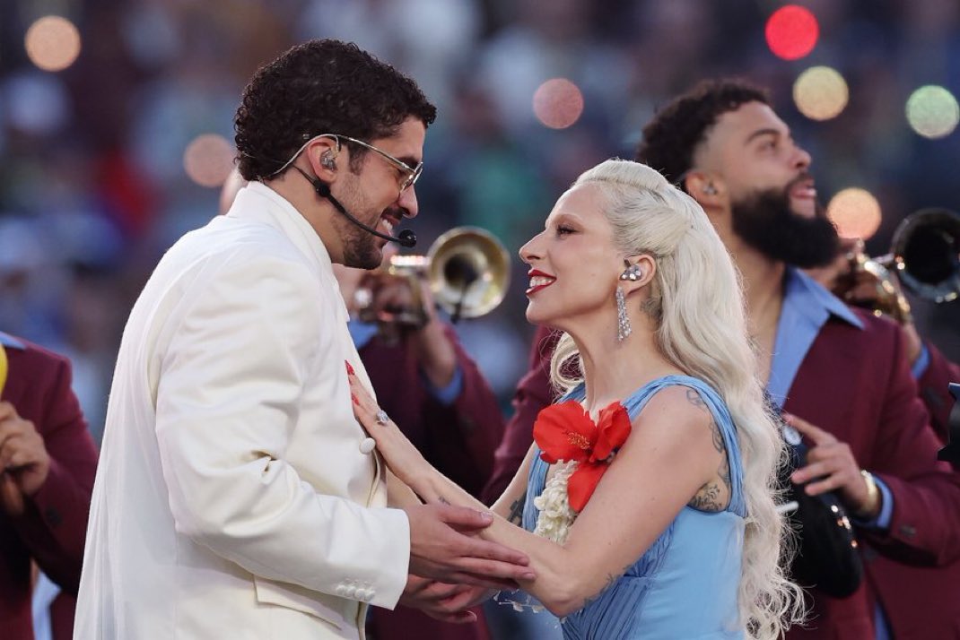 BraveForGaga95's tweet image. This is such a beautiful image because yes It's Bad Bunny and Lady Gaga but It's more than just that, It's literally an artist and his idol, he waited this whole time to feature Gaga not on a random performance, but on his BIGGEST perfromance bc that's HOW MUCH he values her