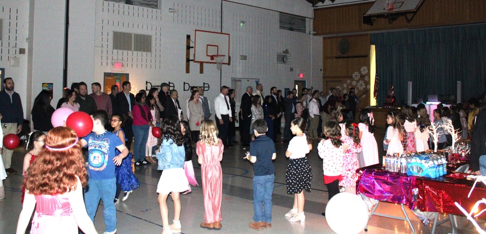 A Sweetheart of an evening was celebrated at the Bradley Gardens Primary School bg.brrsd.org/o/bgps/article…