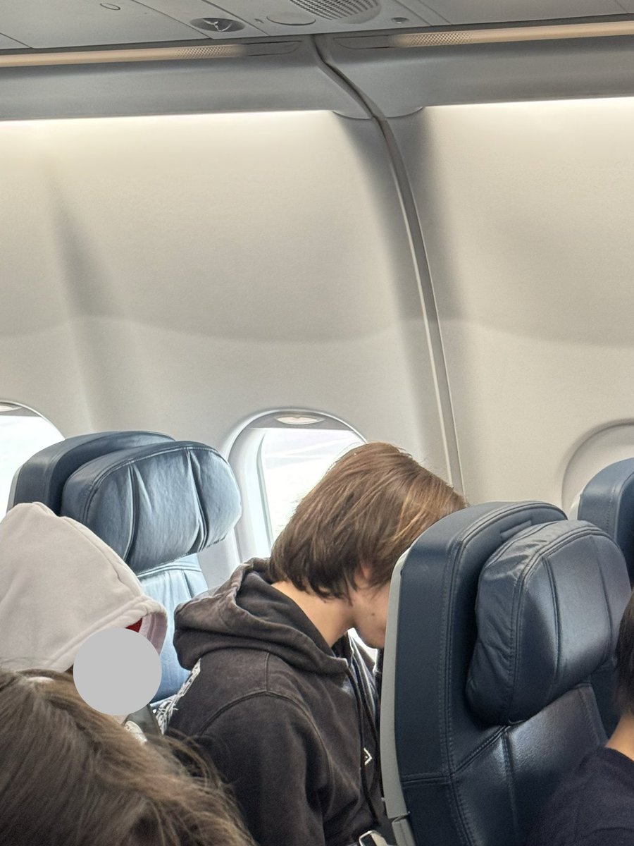 kris kei tweet media